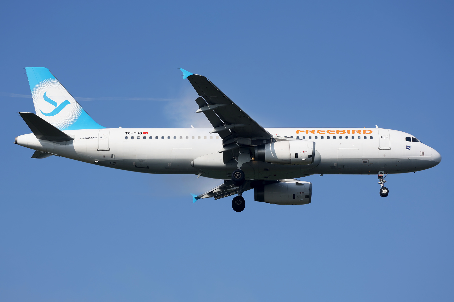 TC-FHG (Aircraft » EPWA Spotting » Airbus A320-200 » Freebird Airlines)