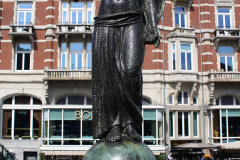 Statua Pani Fortuny