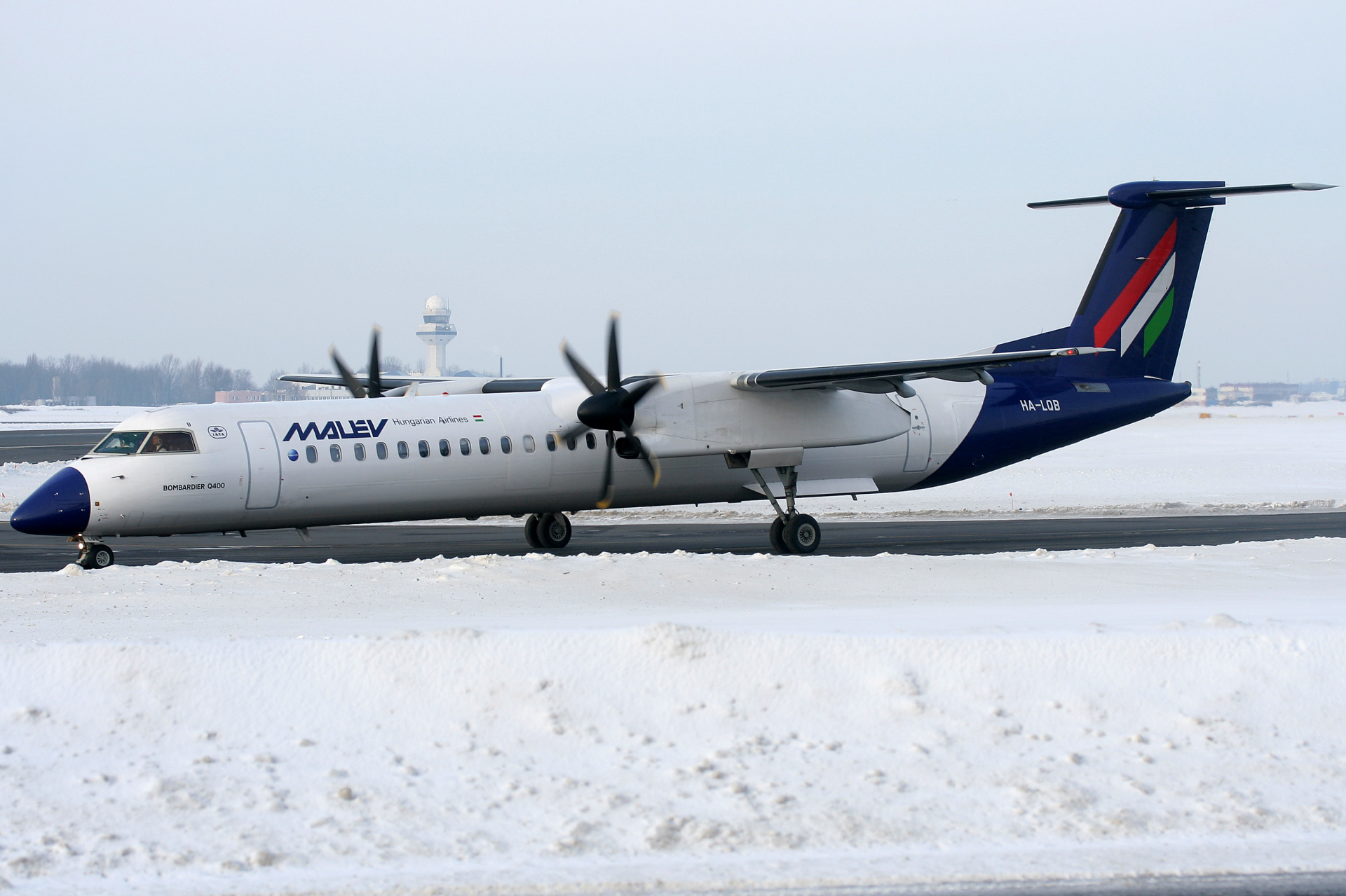 HA-LQB (Samoloty » Spotting na EPWA » De Havilland Canada DHC-8 Dash 8 » Malév Hungarian Airlines)