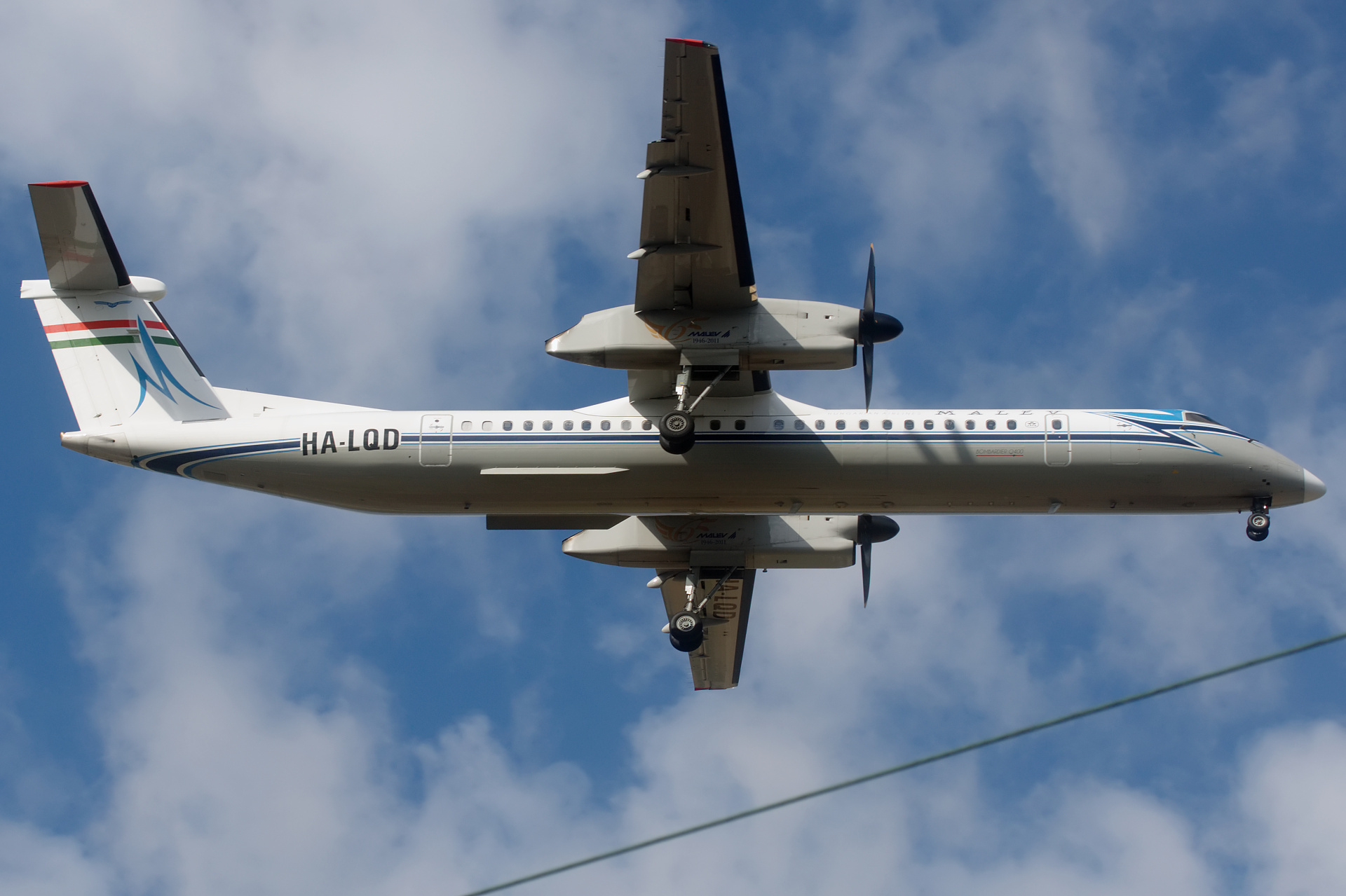 HA-LQD (retro livery) (Aircraft » EPWA Spotting » De Havilland Canada DHC-8 Dash 8 » Malév Hungarian Airlines)