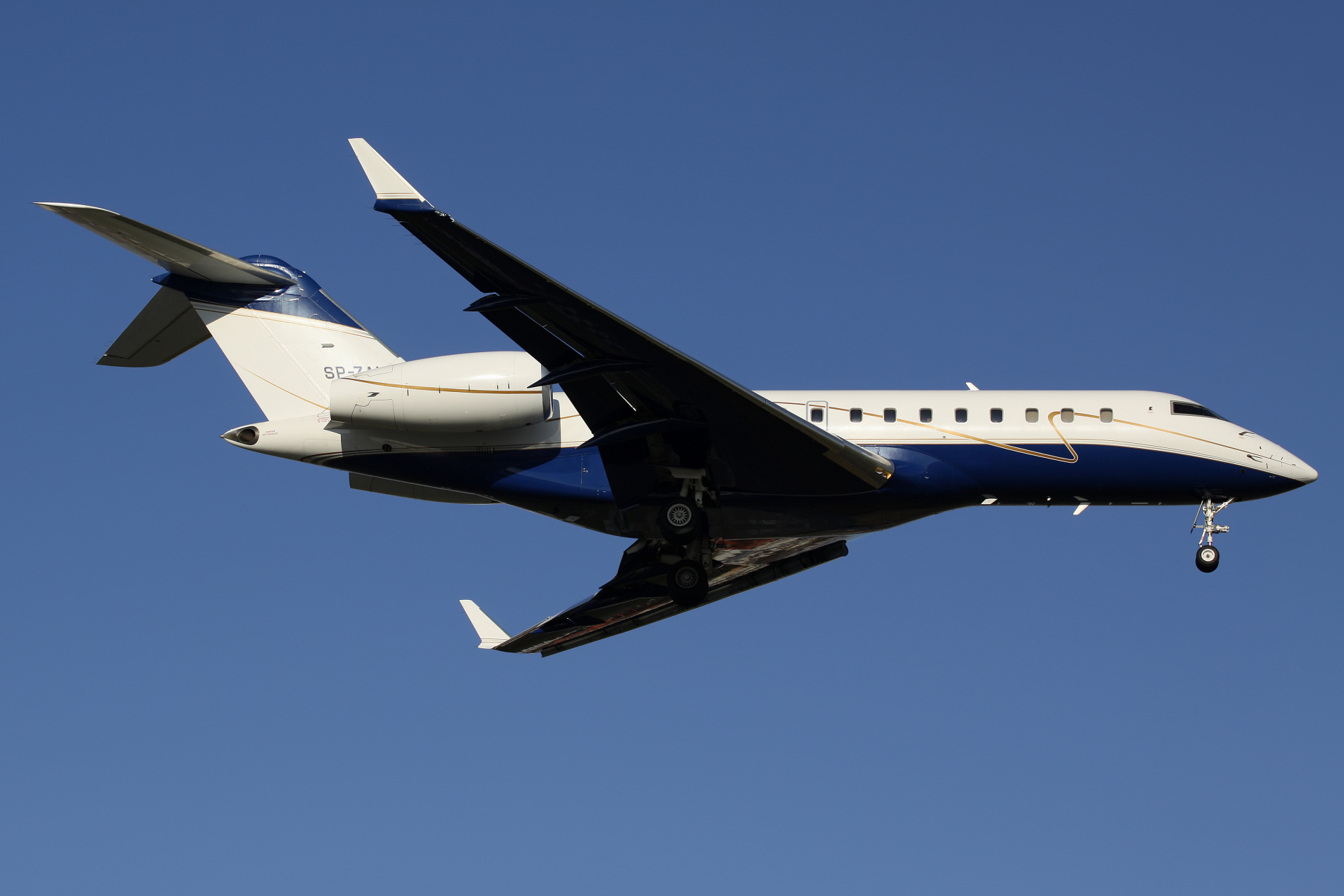 Global 5000, SP-ZAK (Aircraft » EPWA Spotting » Bombardier BD-700 Global Express » Jet Service/Blue Jet/Jet Story)