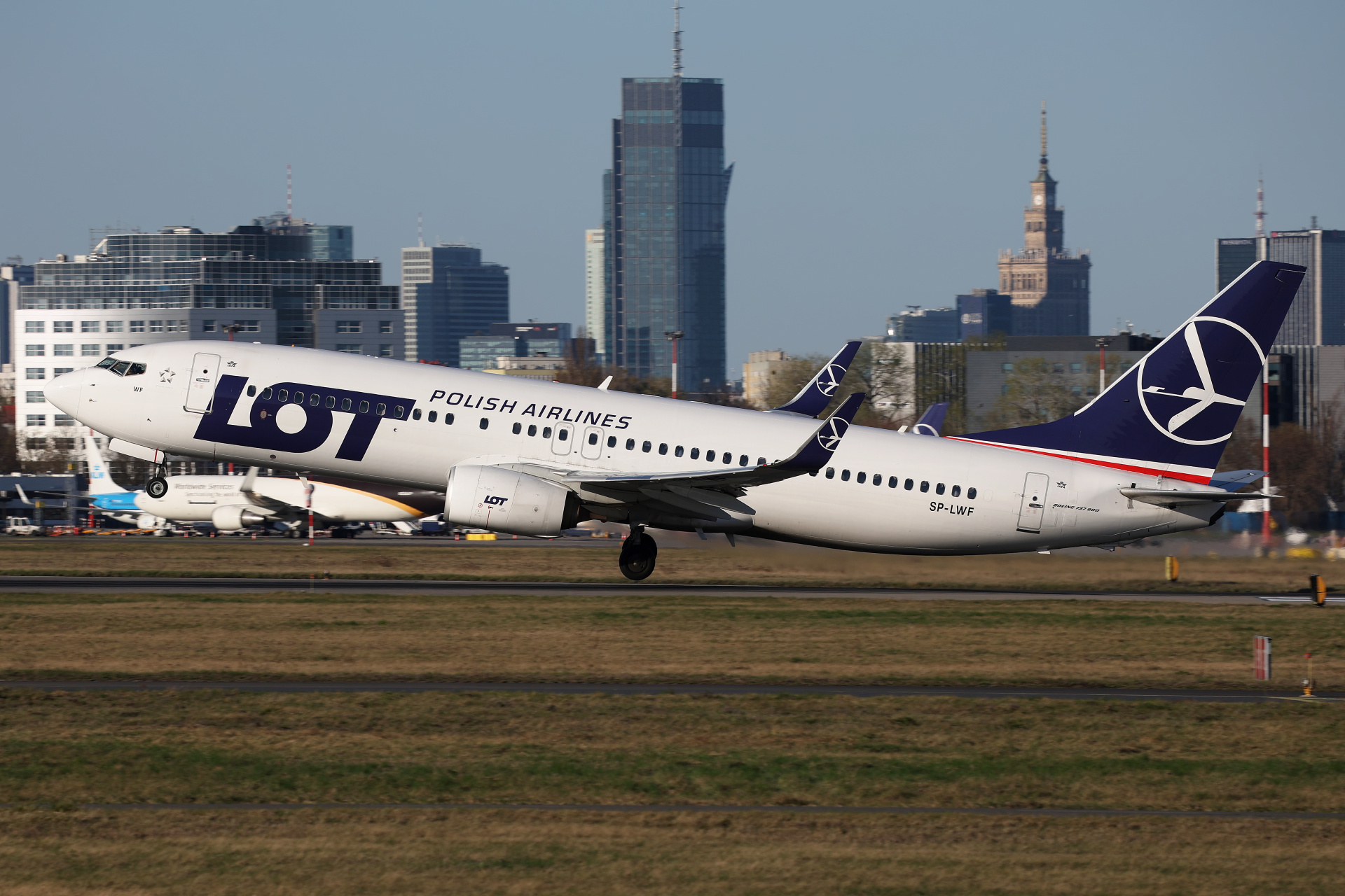 SP-LWF (Aircraft » EPWA Spotting » Boeing 737-800 » LOT Polish Airlines)
