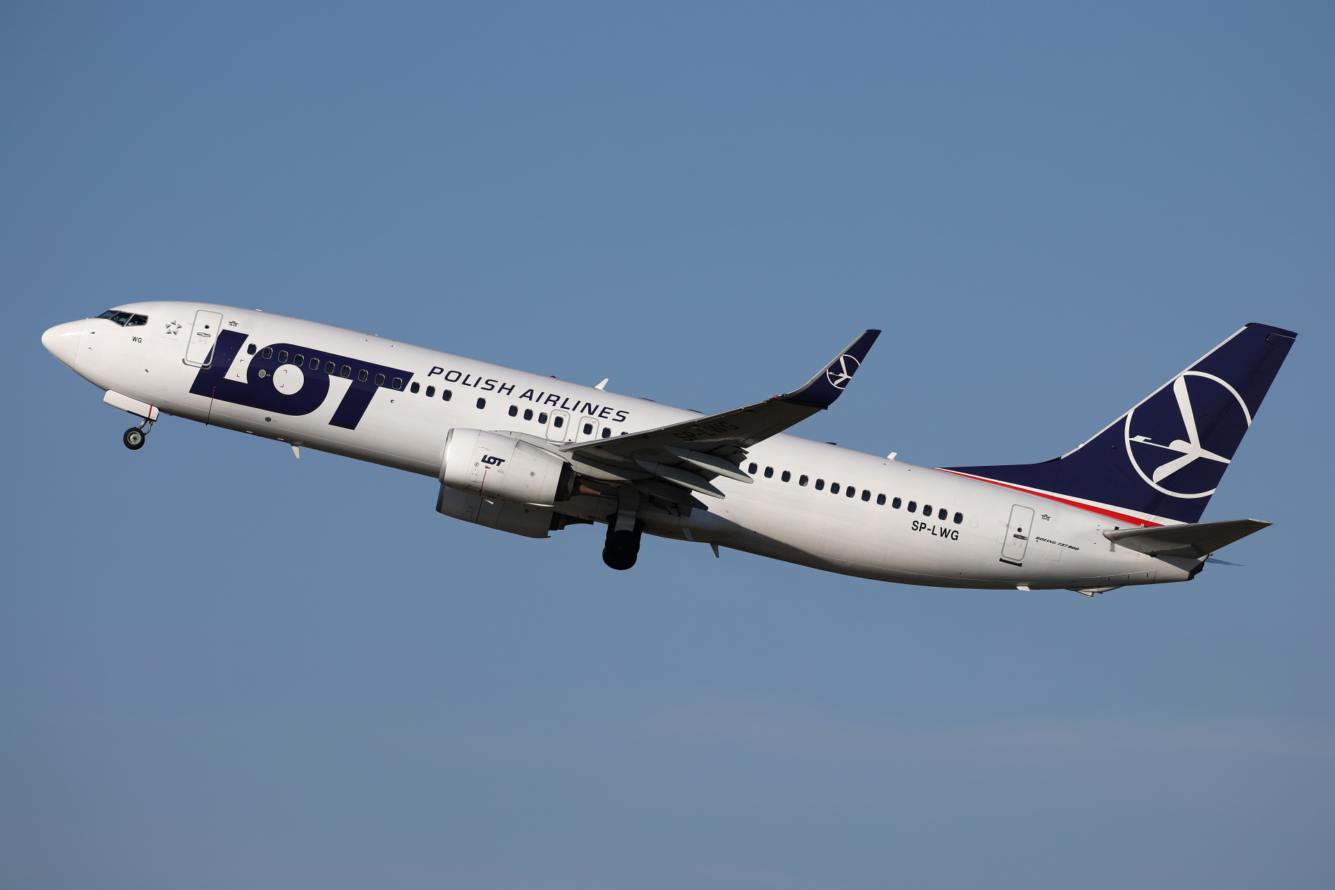 SP-LWG (Aircraft » EPWA Spotting » Boeing 737-800 » LOT Polish Airlines)