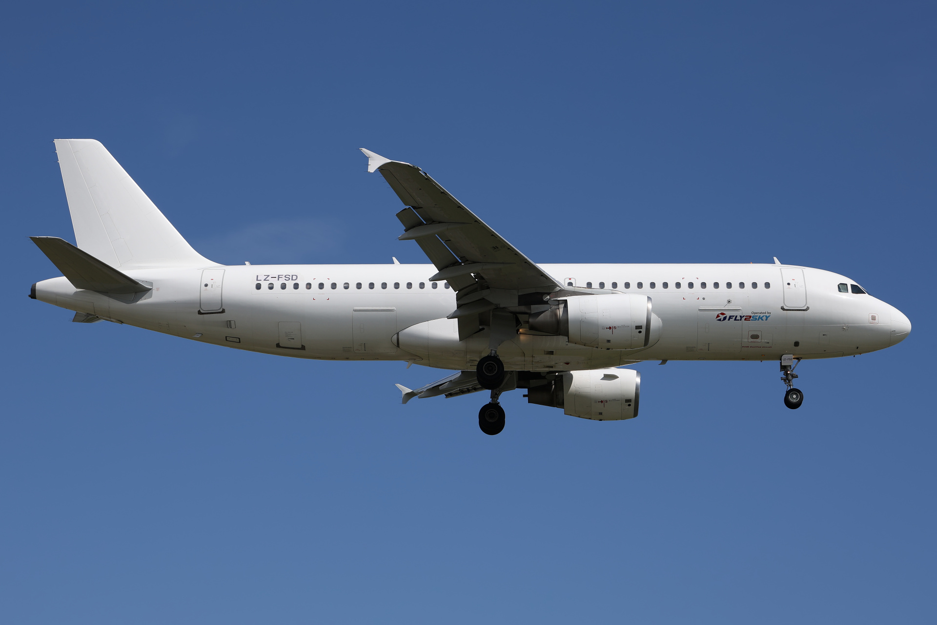LZ-FSD (Aircraft » EPWA Spotting » Airbus A320-200 » Fly2Sky)