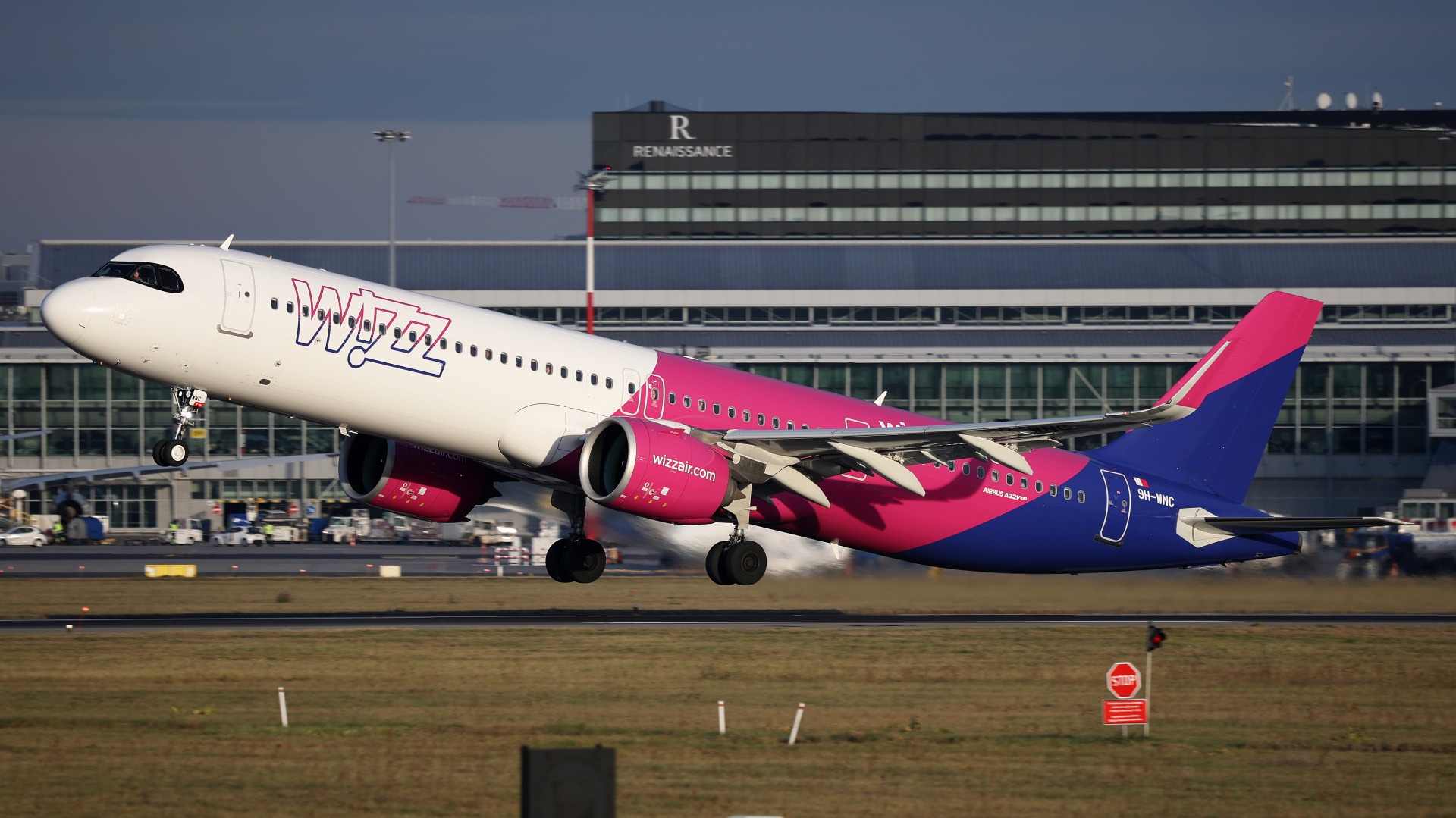 9H-WNC, Wizz Air Malta (Aviation » EPWA Spotting » Airbus A321neo » Wizz Air)