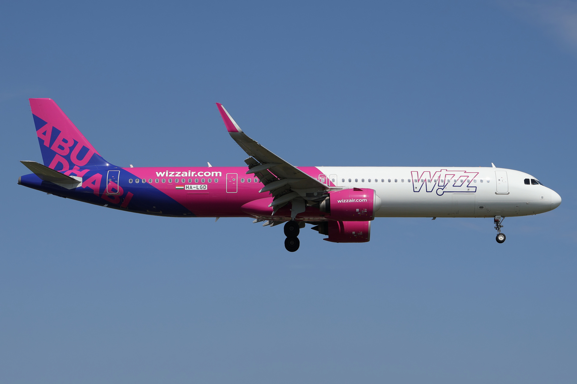 HA-LGD (Wizz Air Abu Dhabi livery) (Aircraft » EPWA Spotting » Airbus A321neo » Wizz Air)