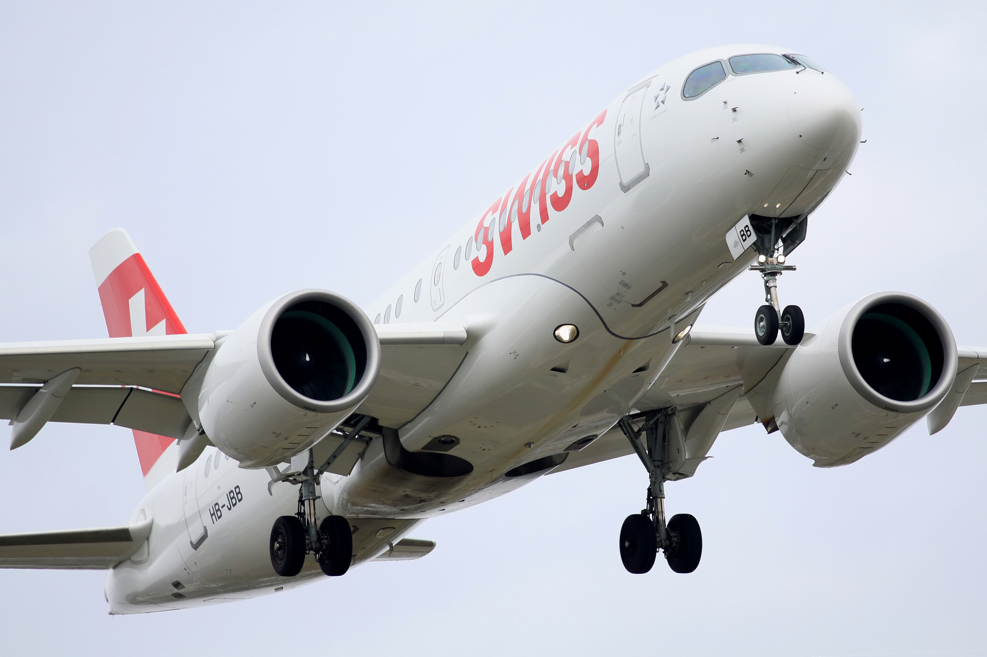 HB-JBB (Aircraft » EPWA Spotting » Airbus A220-100 » Swiss International Air Lines)