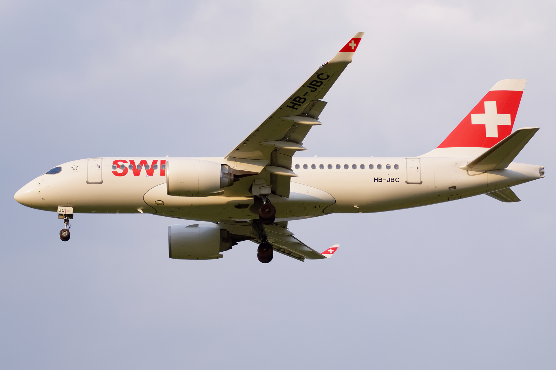 HB-JBC (Aircraft » EPWA Spotting » Airbus A220-100 » Swiss International Air Lines)