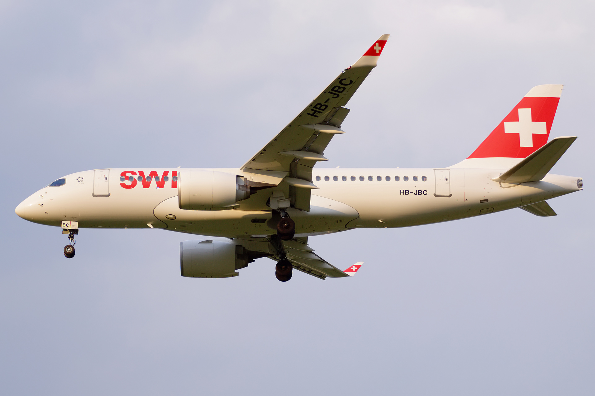 HB-JBC (Aircraft » EPWA Spotting » Airbus A220-100 » Swiss International Air Lines)