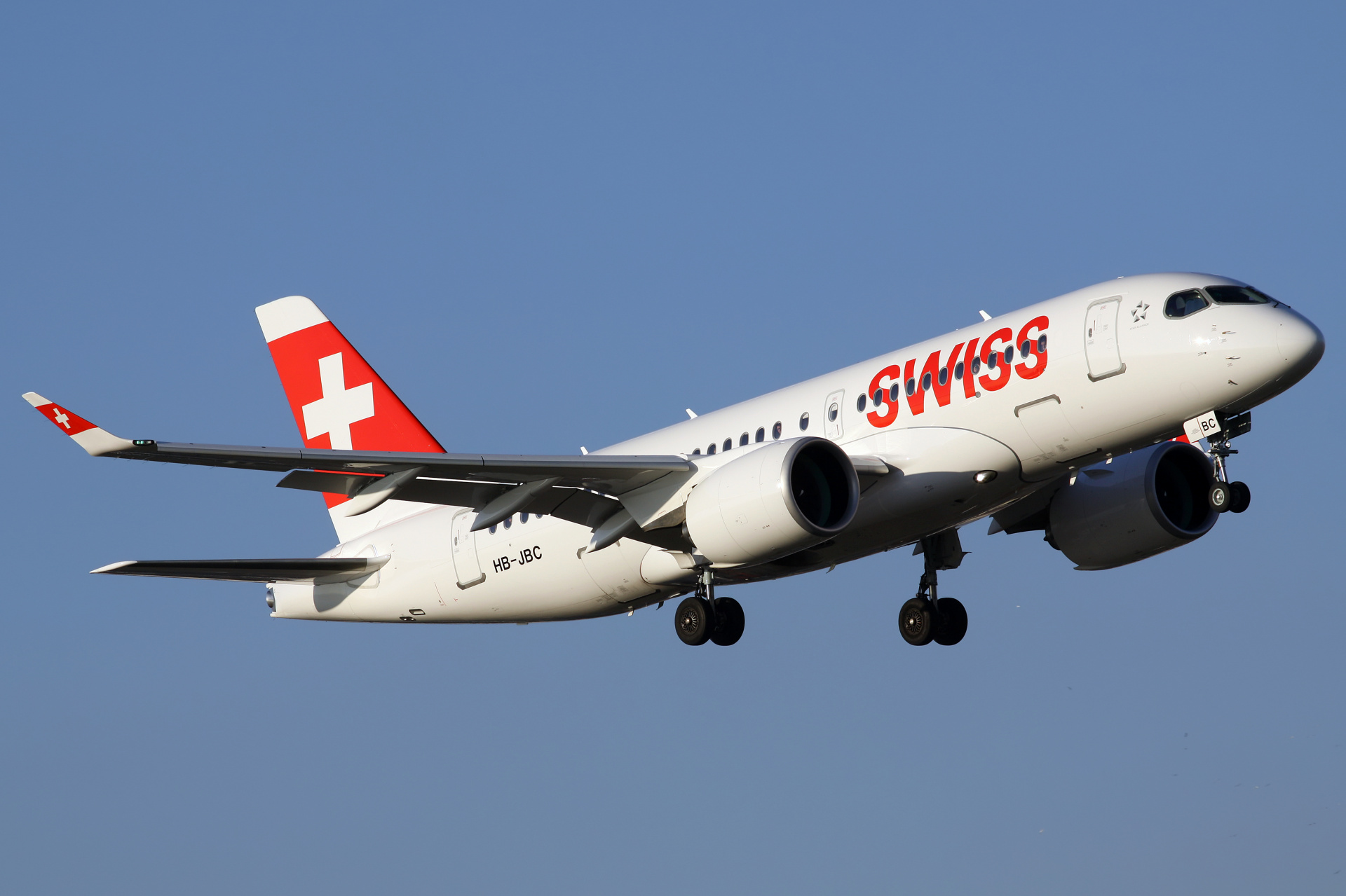 HB-JBC (Aircraft » EPWA Spotting » Airbus A220-100 » Swiss International Air Lines)