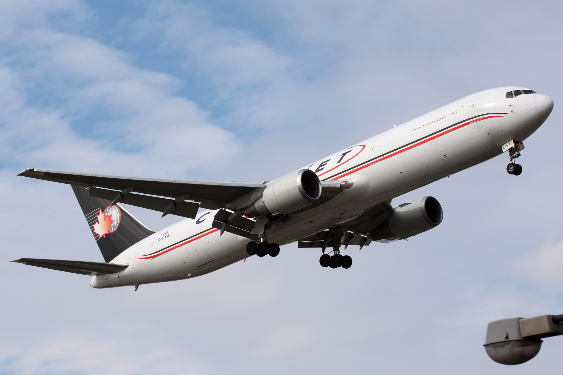 BCF, C-GYAJ (Samoloty » Spotting na EPWA » Boeing 767-300F » Cargojet Airways)