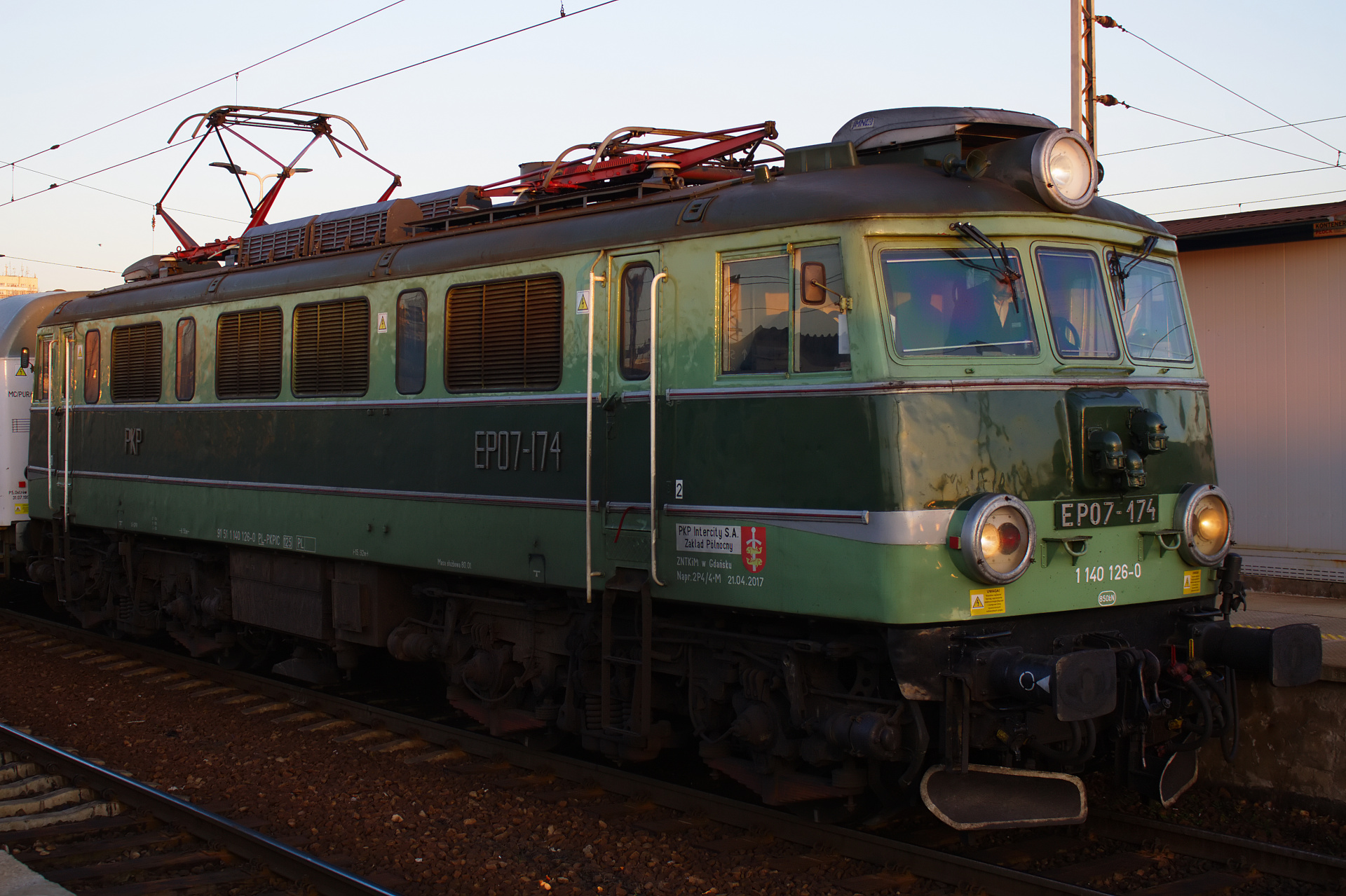 EP07-174, PKP Intercity (new retro livery) (Vehicles » Trains and Locomotives » Pafawag 4E » PKP Intercity)