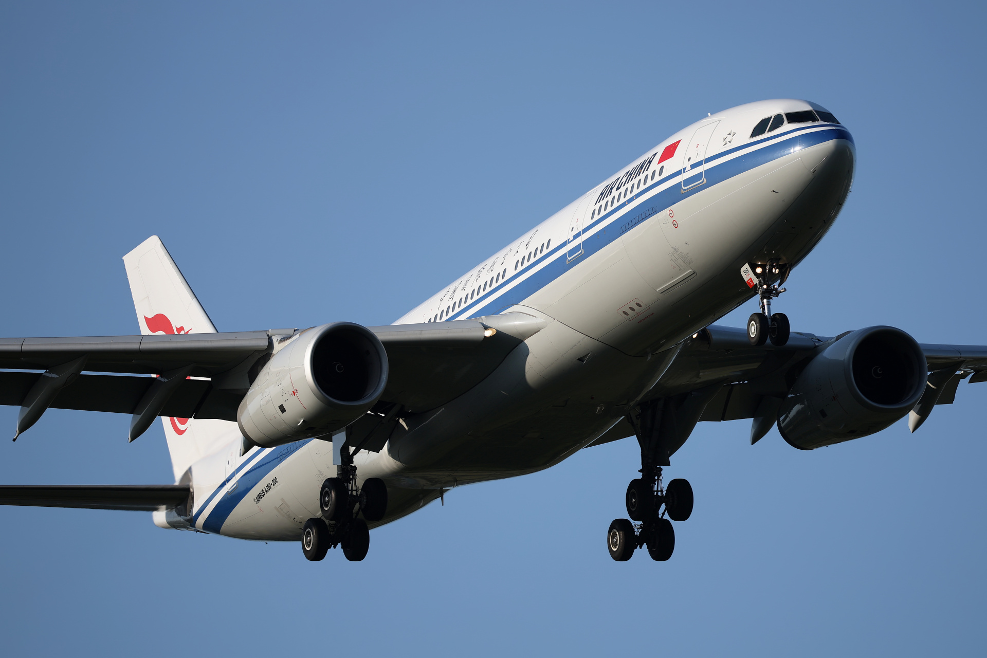 B-5918 (Aircraft » EPWA Spotting » Airbus A330-200 » Air China)