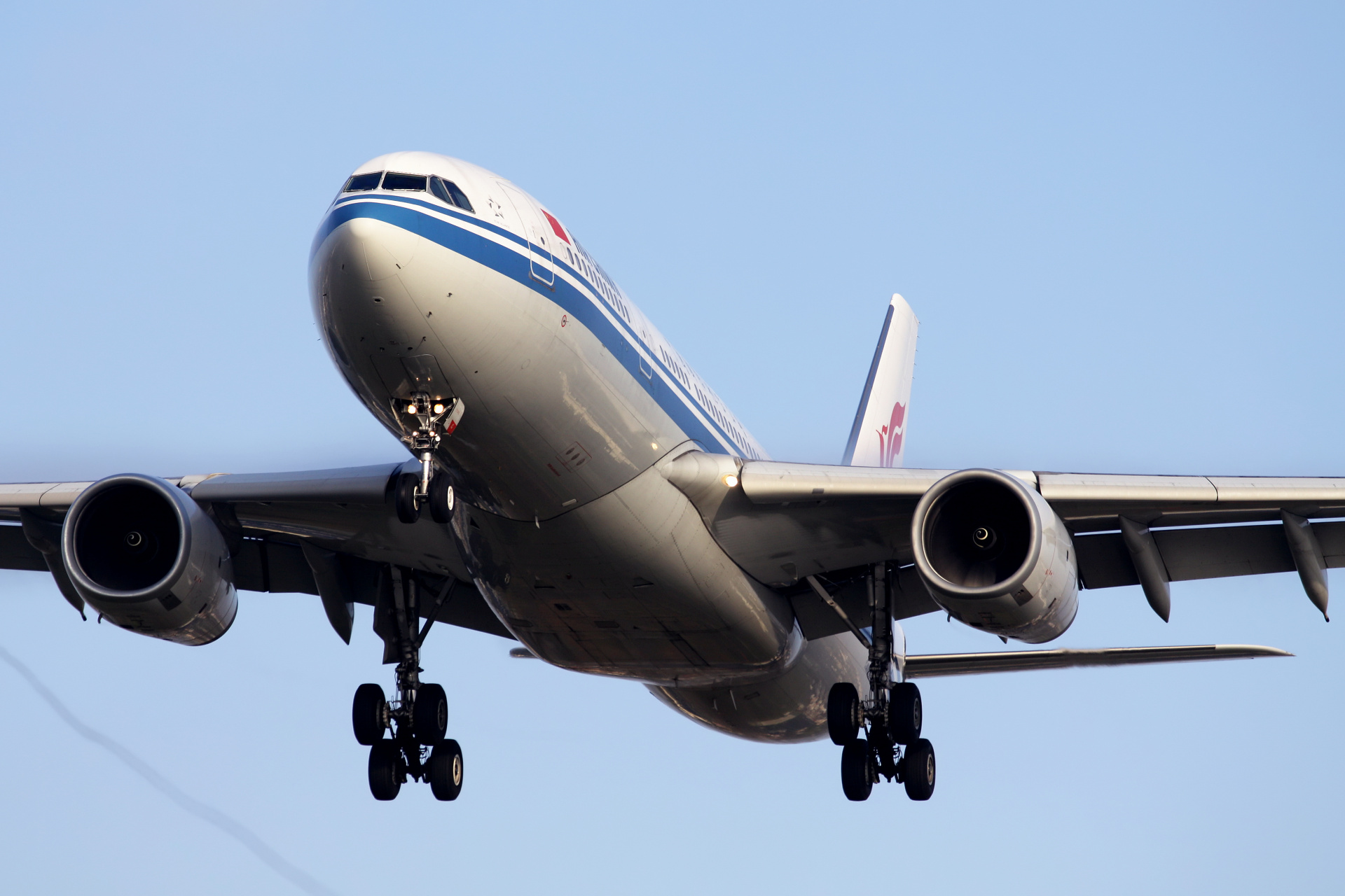 B-6113 (Aircraft » EPWA Spotting » Airbus A330-200 » Air China)