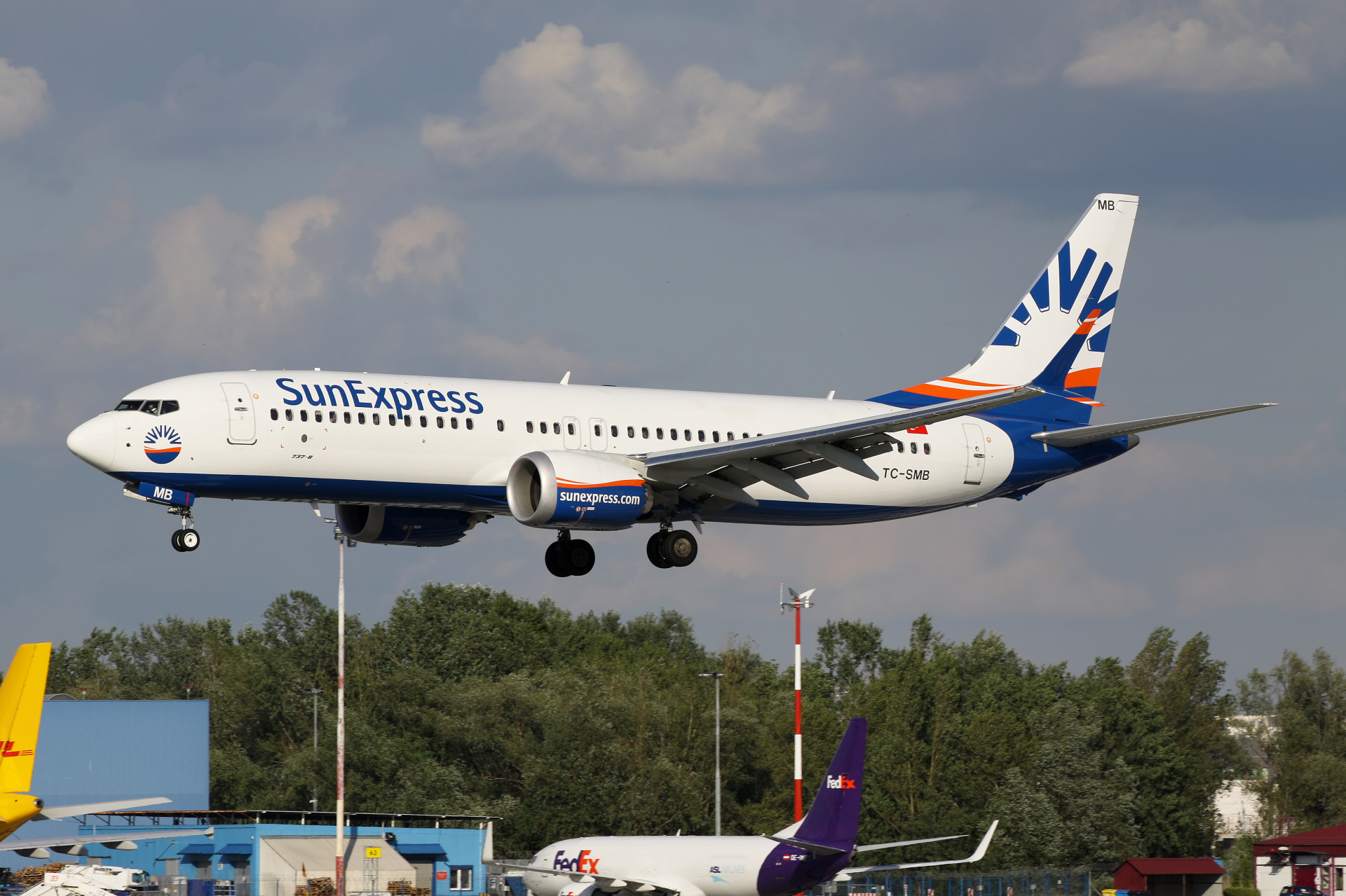 TC-SMB (Aircraft » EPWA Spotting » Boeing 737-8 MAX » SunExpress)