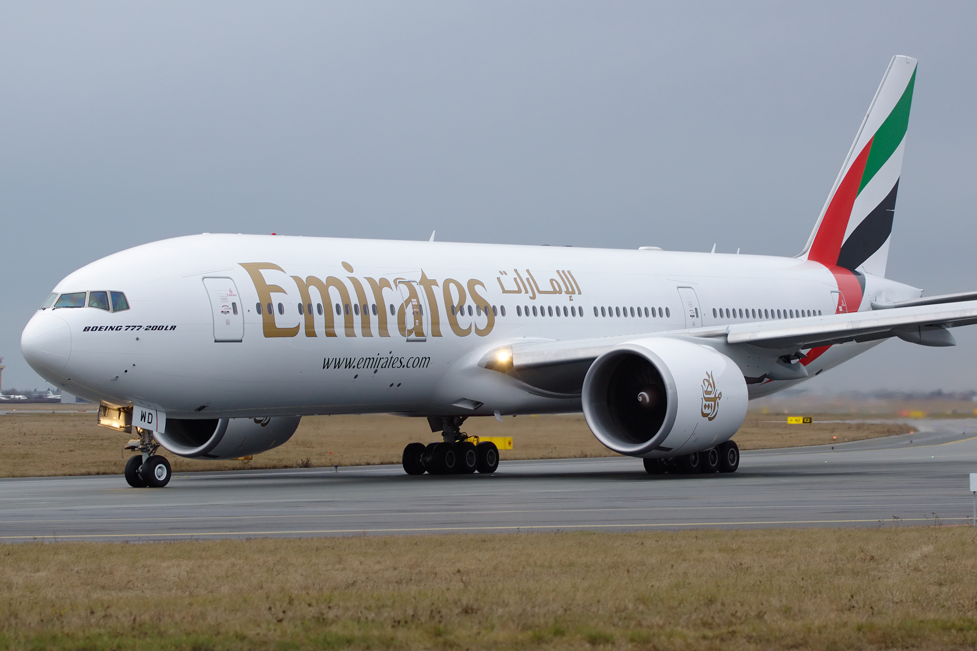 A6-EWD, Emirates (Aircraft » EPWA Spotting » Boeing 777-200LR)