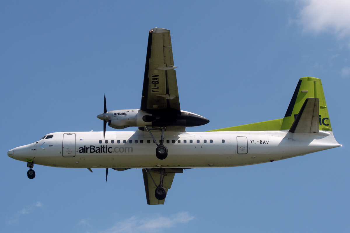 YL-BAV (Samoloty » Spotting na EPWA » Fokker  50 » airBaltic)