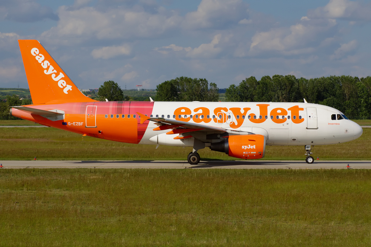 G-EZBF, EasyJet (malowanie Tartan) (Samoloty » Spotting na Ferihegy » Airbus A319-100)