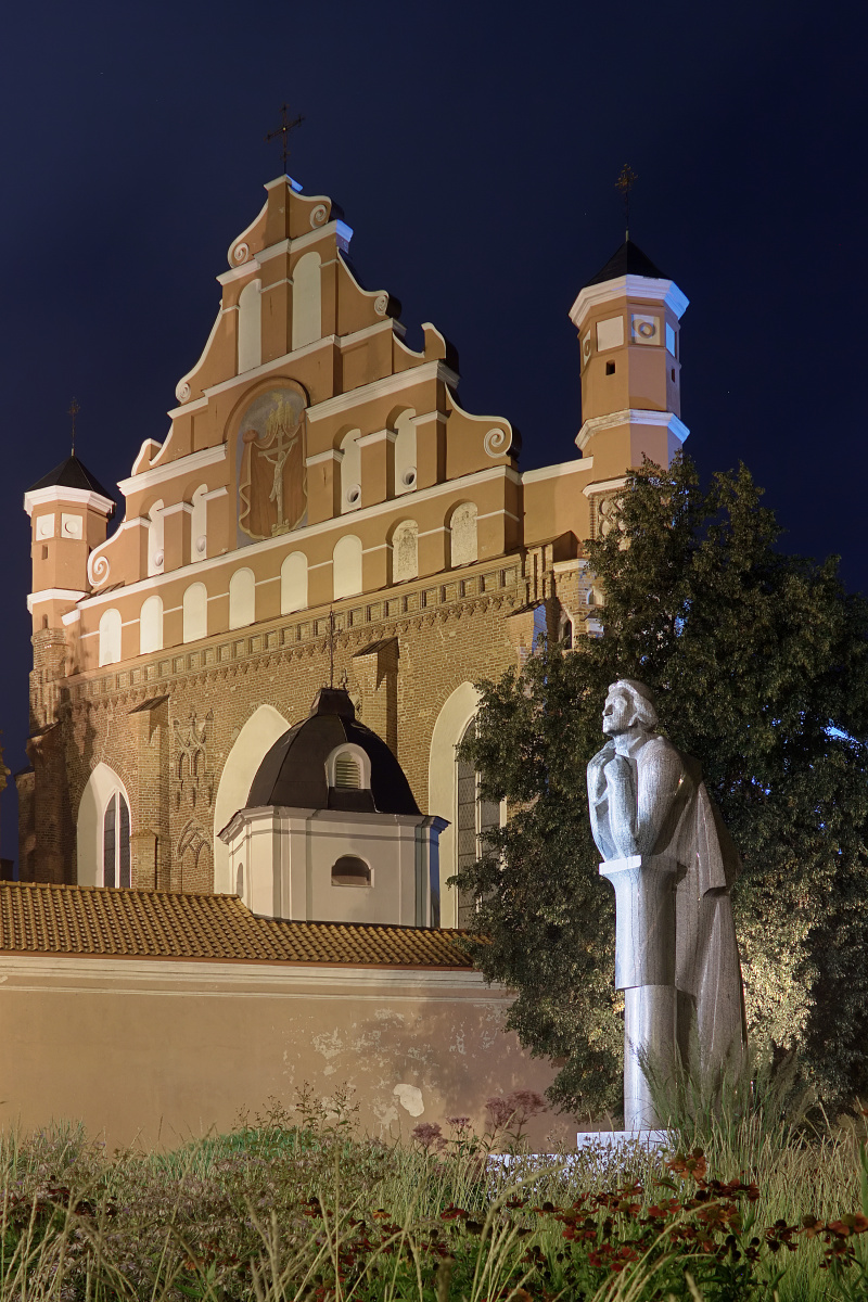 Pomnik Adama Mickiewicza oraz Kościół św. Franciszka i św. Bernarda