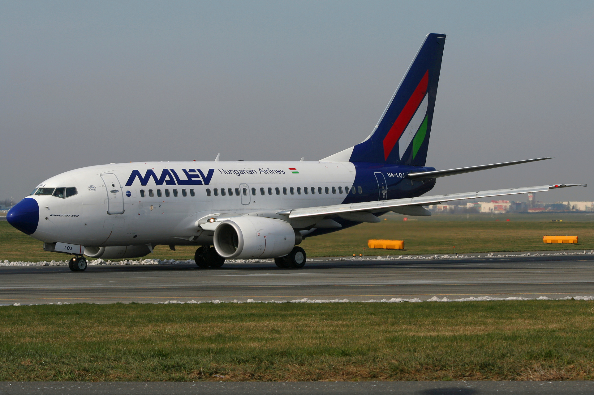 HA-LOJ (Aircraft » EPWA Spotting » Boeing 737-600 » Malév Hungarian Airlines)