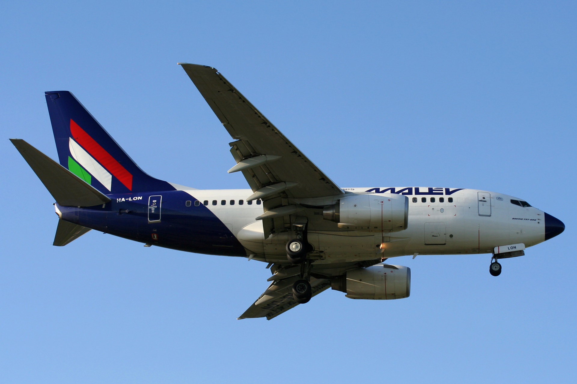 HA-LON (Samoloty » Spotting na EPWA » Boeing 737-600 » Malév Hungarian Airlines)