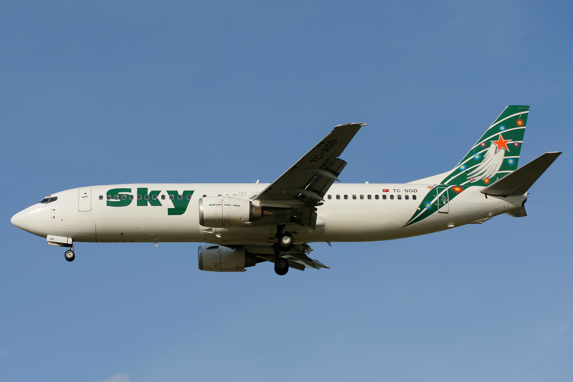 TC-SGD (Aircraft » EPWA Spotting » Boeing 737-400 » Sky Airlines)