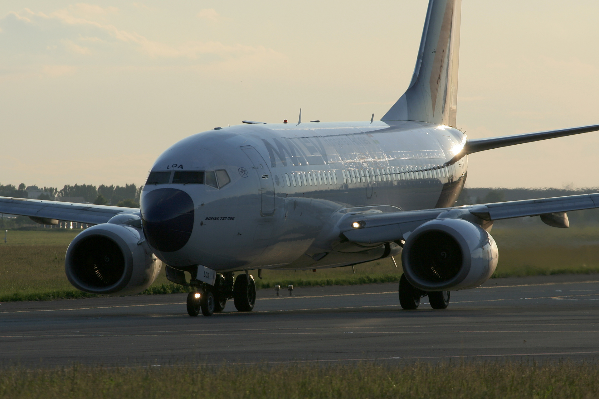 HA-LOA (Samoloty » Spotting na EPWA » Boeing 737-700 » Malév Hungarian Airlines)