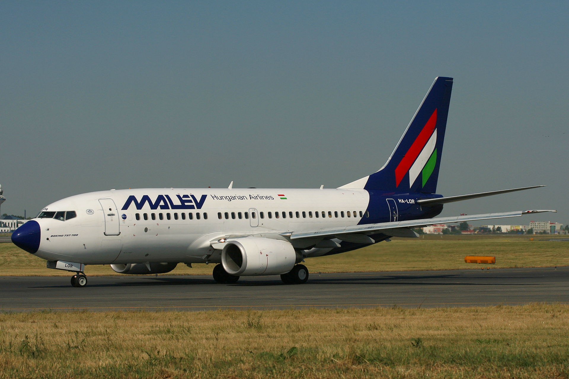 HA-LOR (Aircraft » EPWA Spotting » Boeing 737-700 » Malév Hungarian Airlines)