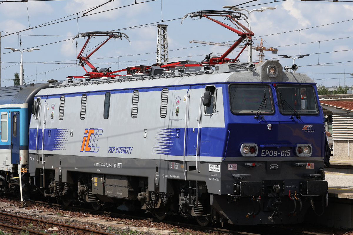 EP09-015 (naklejki Opocznianka) (Pojazdy » Pociągi i lokomotywy » Pafawag 104E)