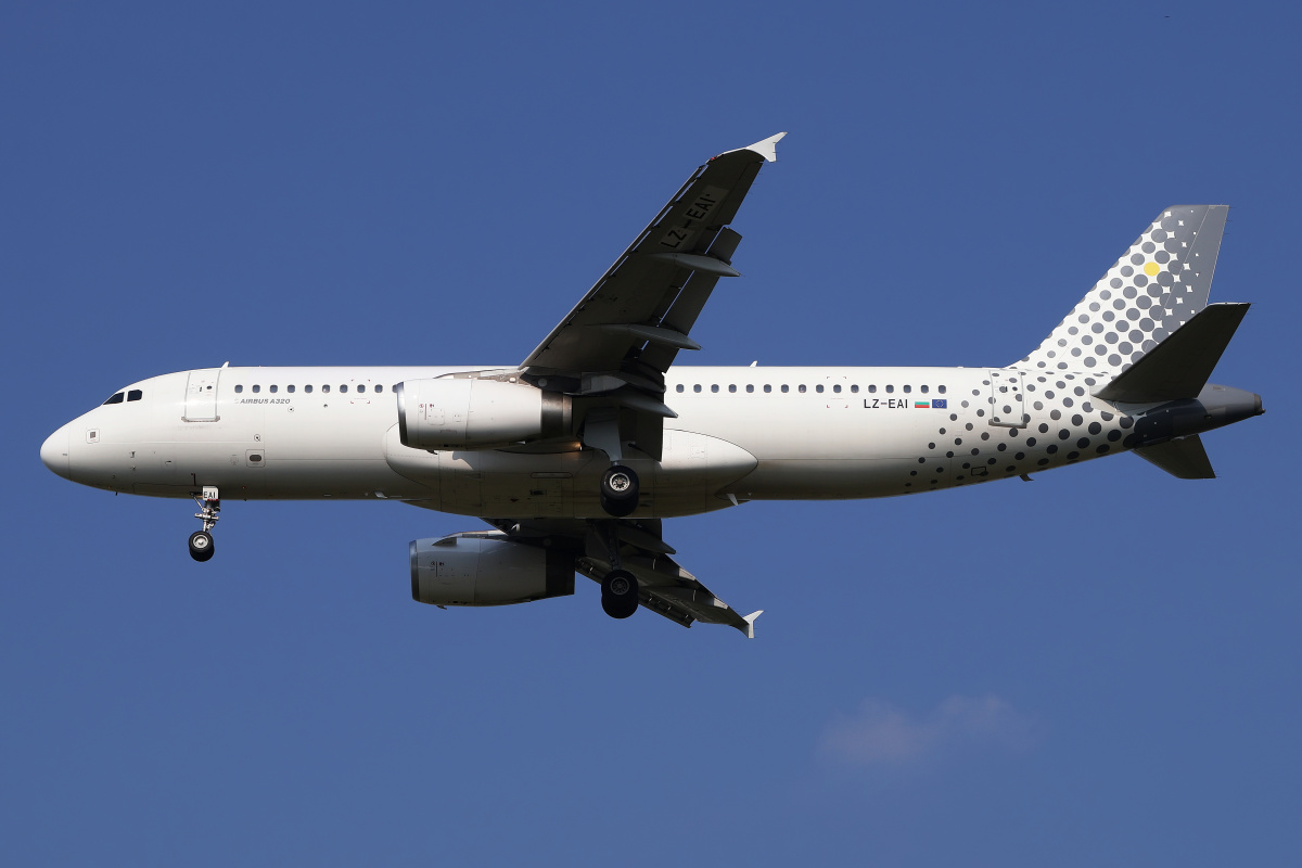 LZ-EAI, Electra Airways (Samoloty » Spotting na EPWA » Airbus A320-200)