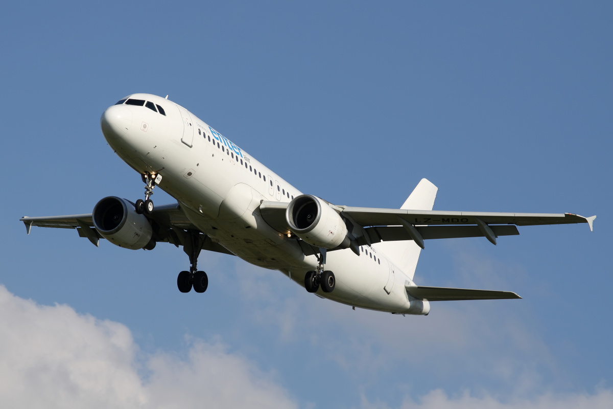 LZ-MDO, Via Airways (Enter Air) (Samoloty » Spotting na EPWA » Airbus A320-200)