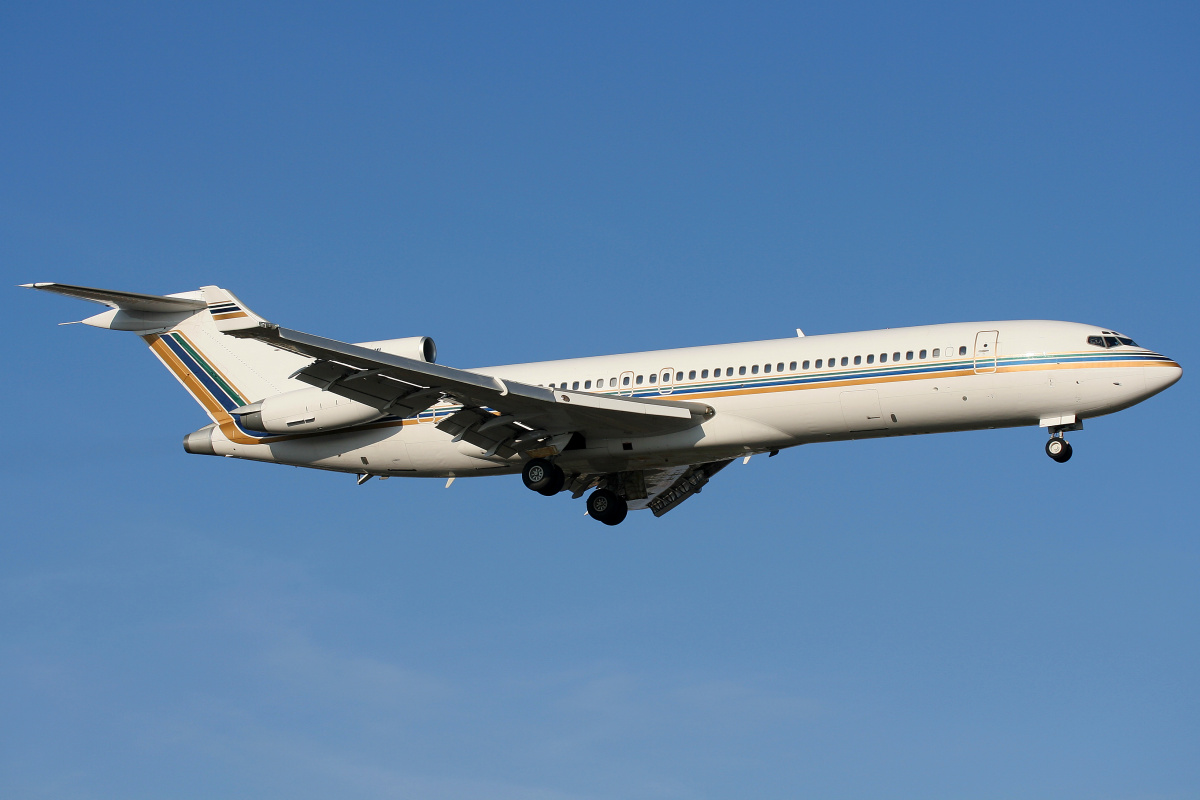 VP-CML, Rząd Afganistanu (Samoloty » Spotting na EPWA » Boeing 727-200)