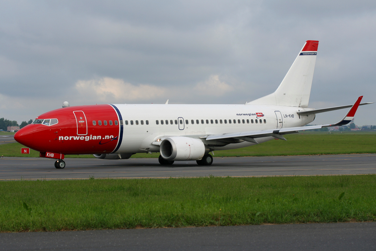 LN-KHB (Samoloty » Spotting na EPWA » Boeing 737-300 » Norwegian Air Shuttle)
