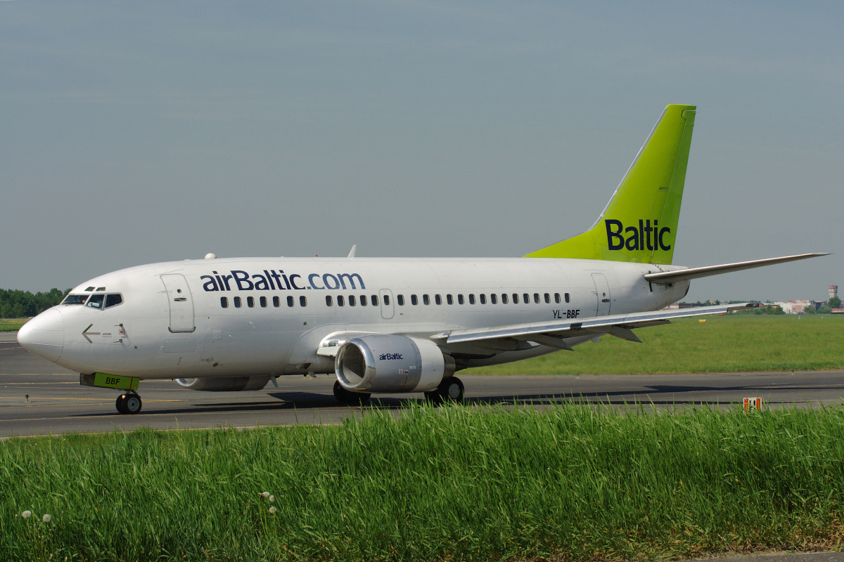 YL-BBF, airBaltic (Samoloty » Spotting na EPWA » Boeing 737-500)