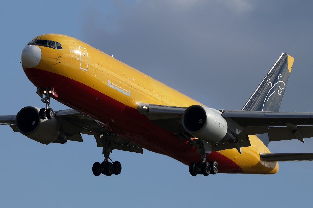 BDSF, SP-MRE, SkyTaxi (Samoloty » Spotting na EPWA » Boeing 767-200SF)