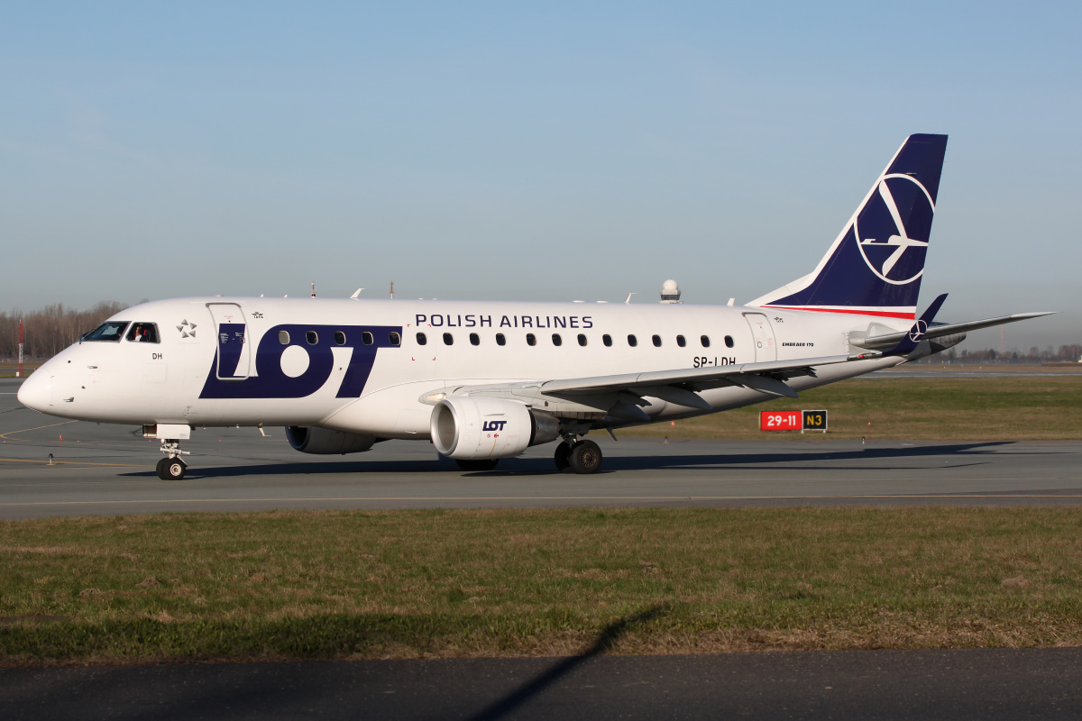 SP-LDH (nowe malowanie) (Samoloty » Spotting na EPWA » Embraer E170 » Polskie Linie Lotnicze LOT)