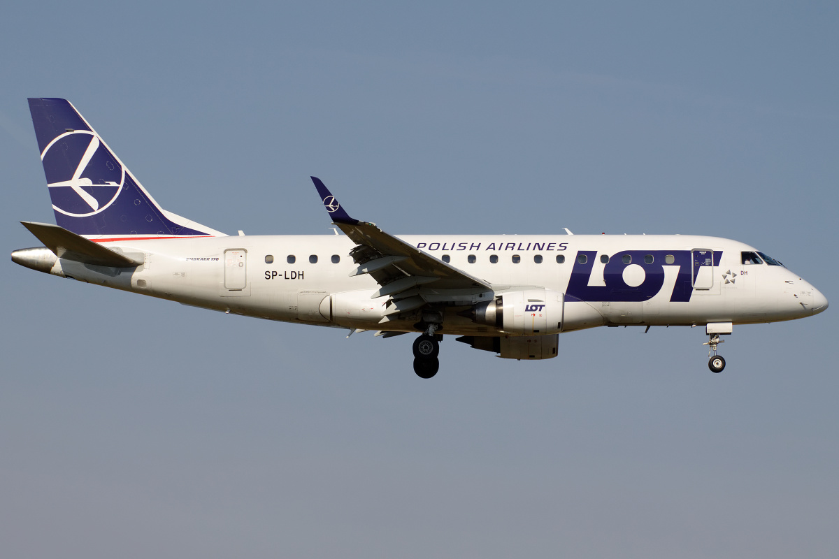 SP-LDH (new livery) (Aircraft » EPWA Spotting » Embraer E170 » LOT Polish Airlines)