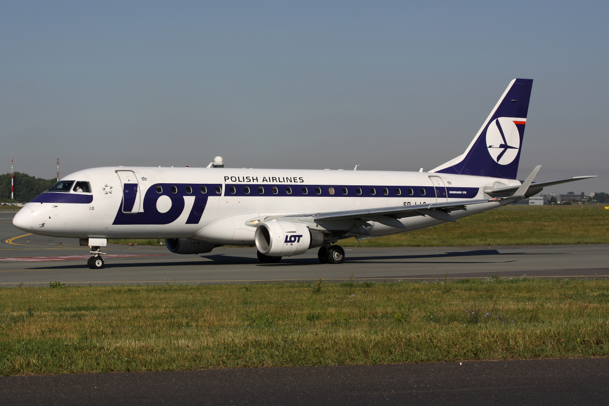 SP-LIO (Samoloty » Spotting na EPWA » Embraer E175 » Polskie Linie Lotnicze LOT)