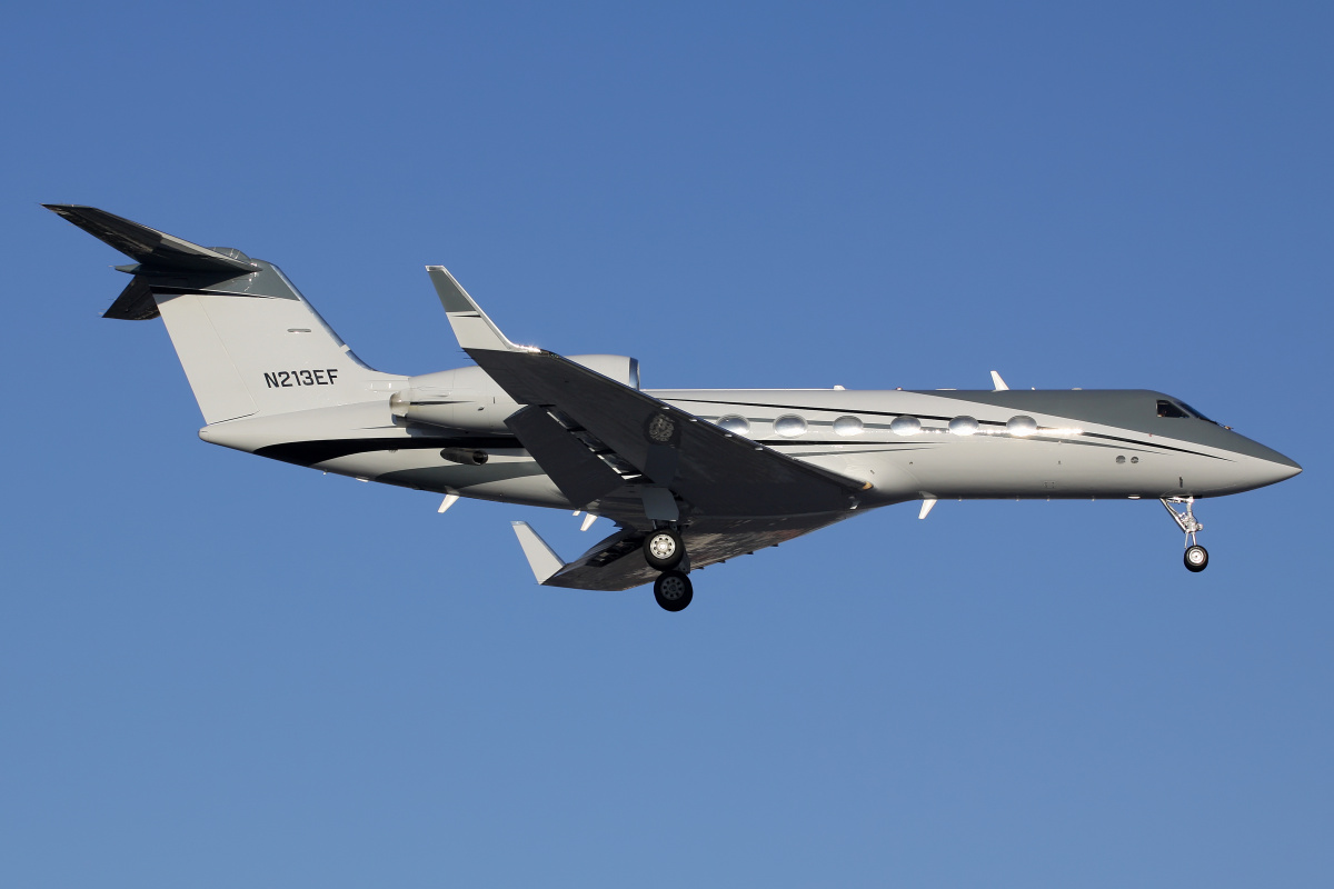 N213EF, SMB G-IV XI (Samoloty » Spotting na EPWA » Gulfstream IV)