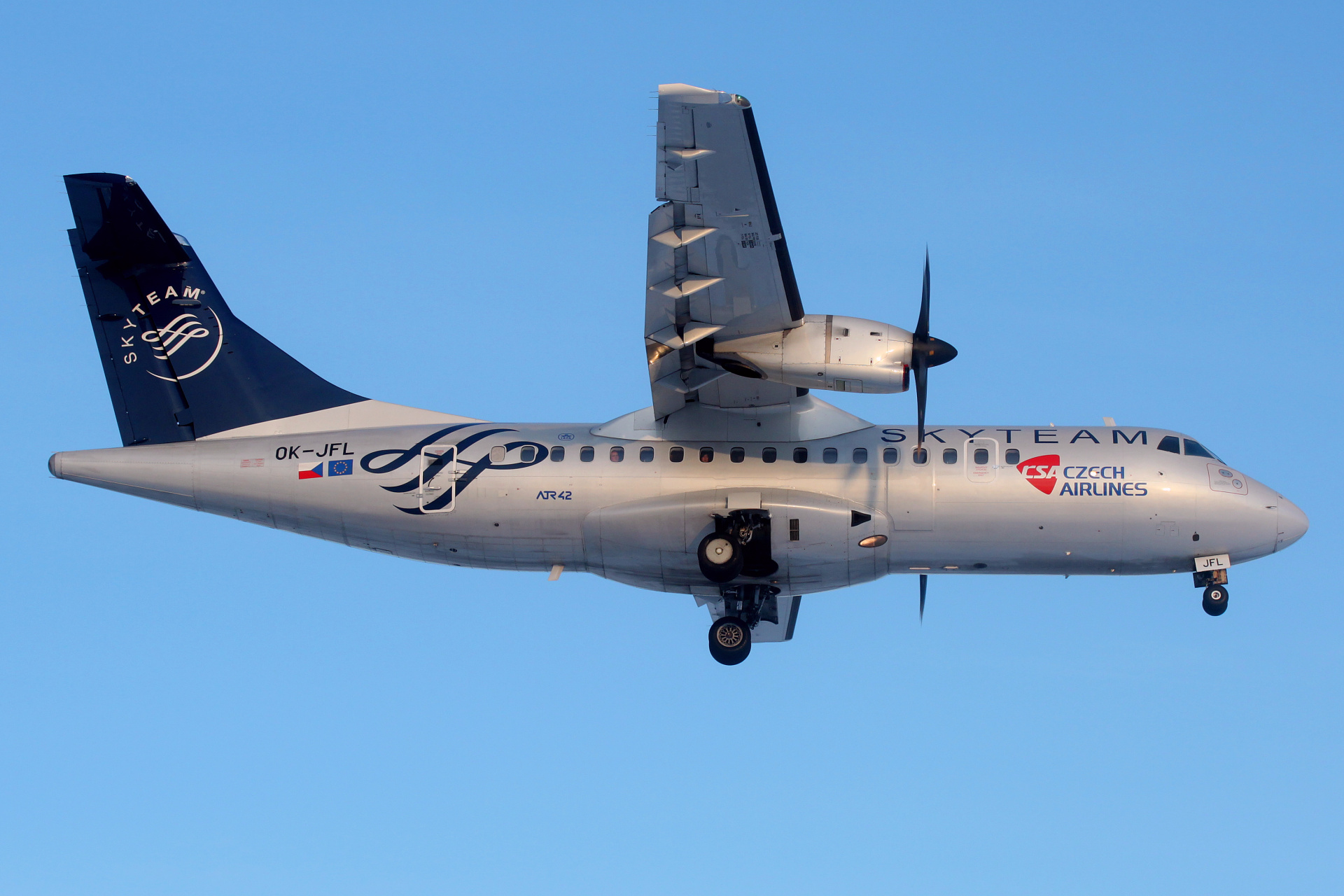 OK-JFL (SkyTeam livery) (Aircraft » EPWA Spotting » ATR 42 » CSA Czech Airlines)