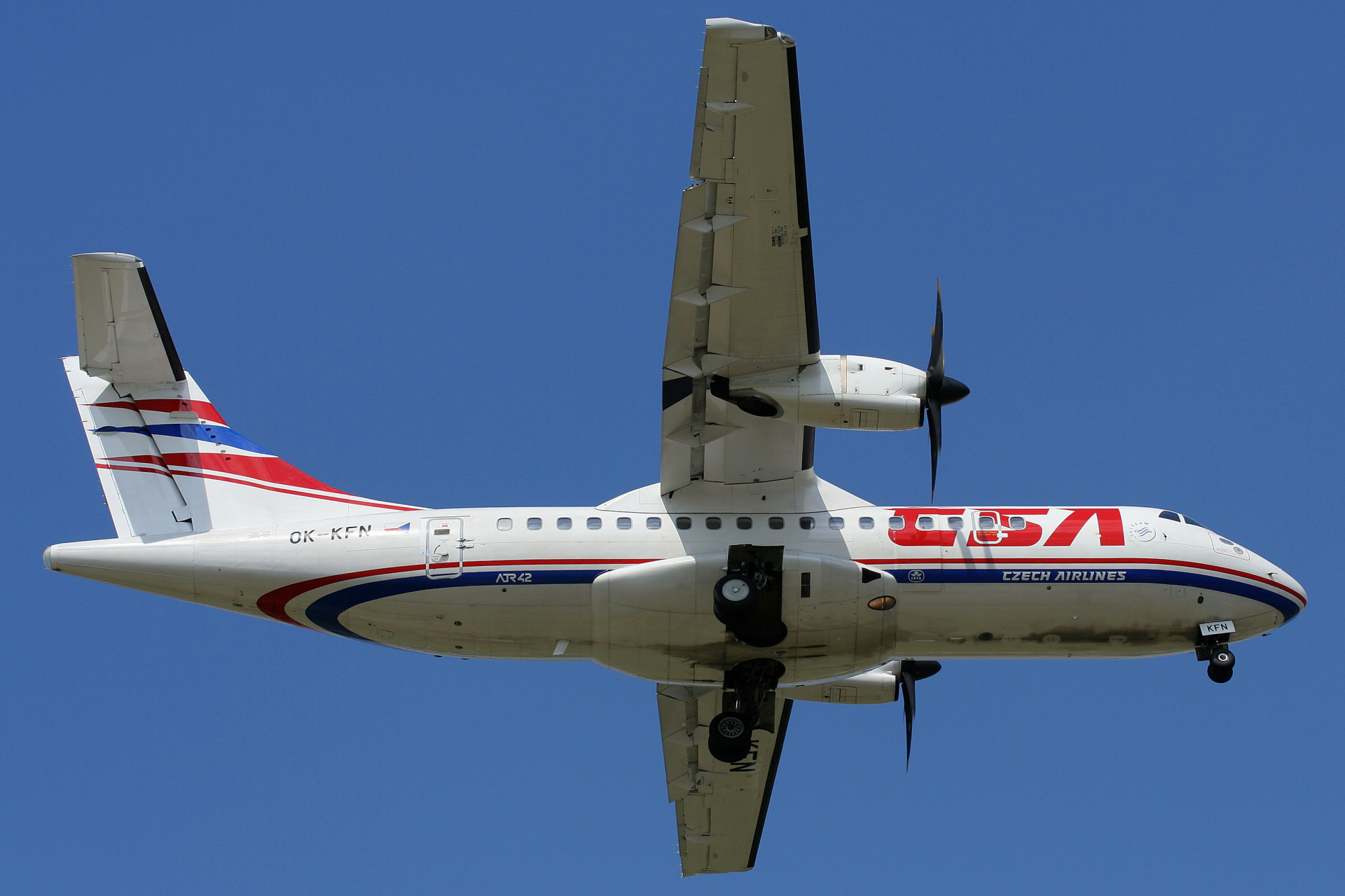 OK-KFN (Samoloty » Spotting na EPWA » ATR 42 » CSA Czech Airlines)