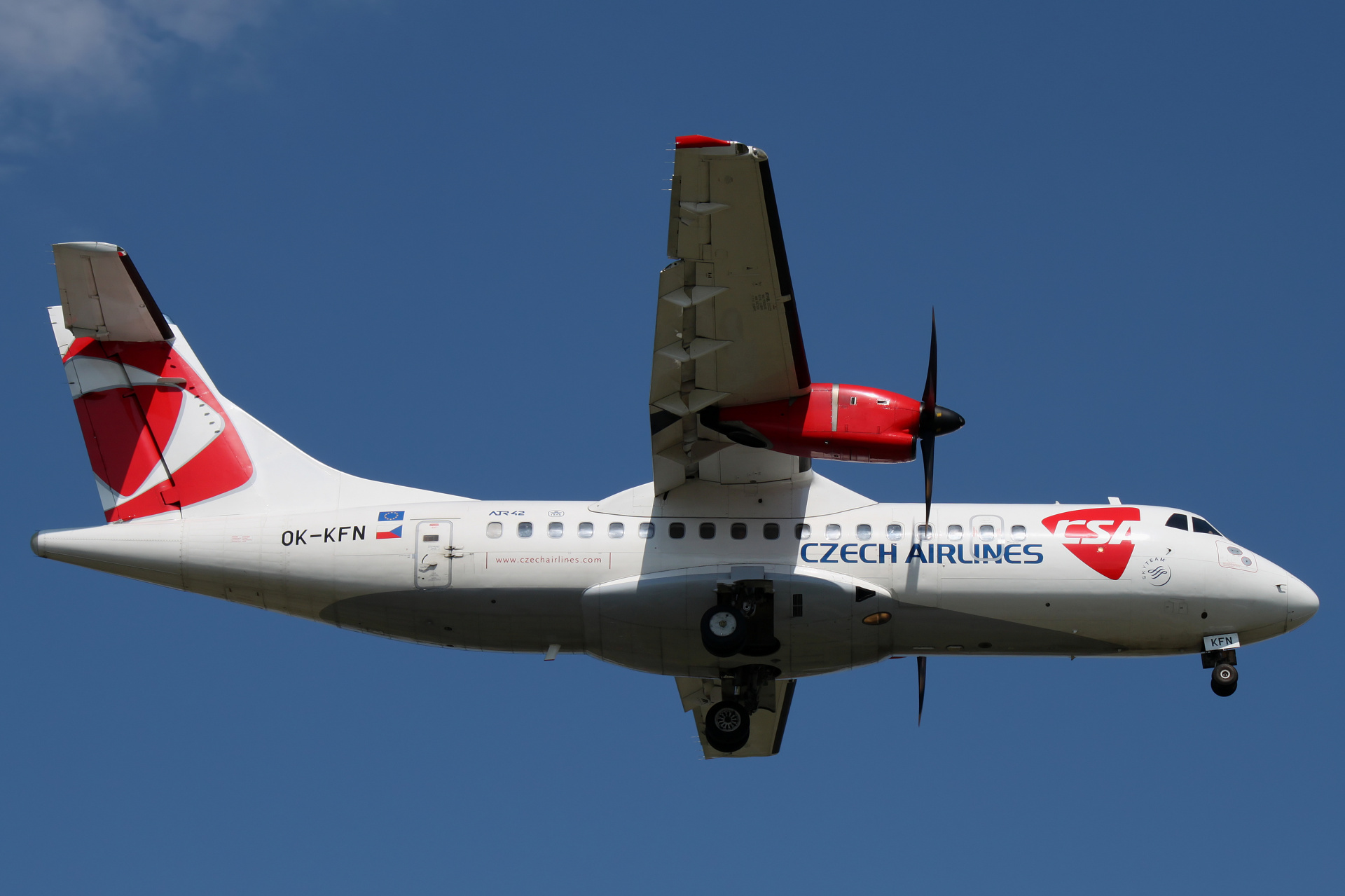 OK-KFN (new livery) (Aircraft » EPWA Spotting » ATR 42 » CSA Czech Airlines)