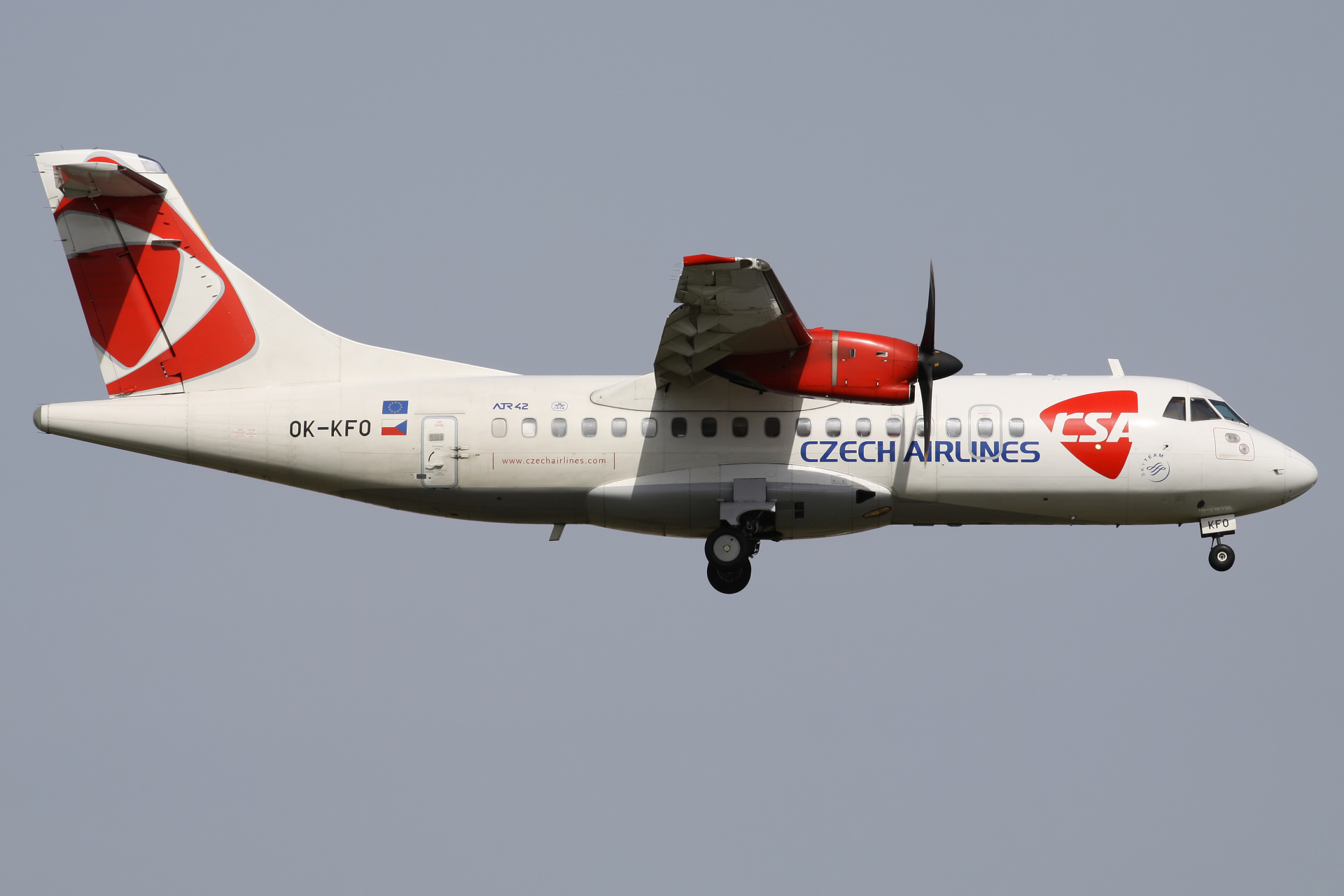 OK-KFO (nowe malowanie) (Samoloty » Spotting na EPWA » ATR 42 » CSA Czech Airlines)