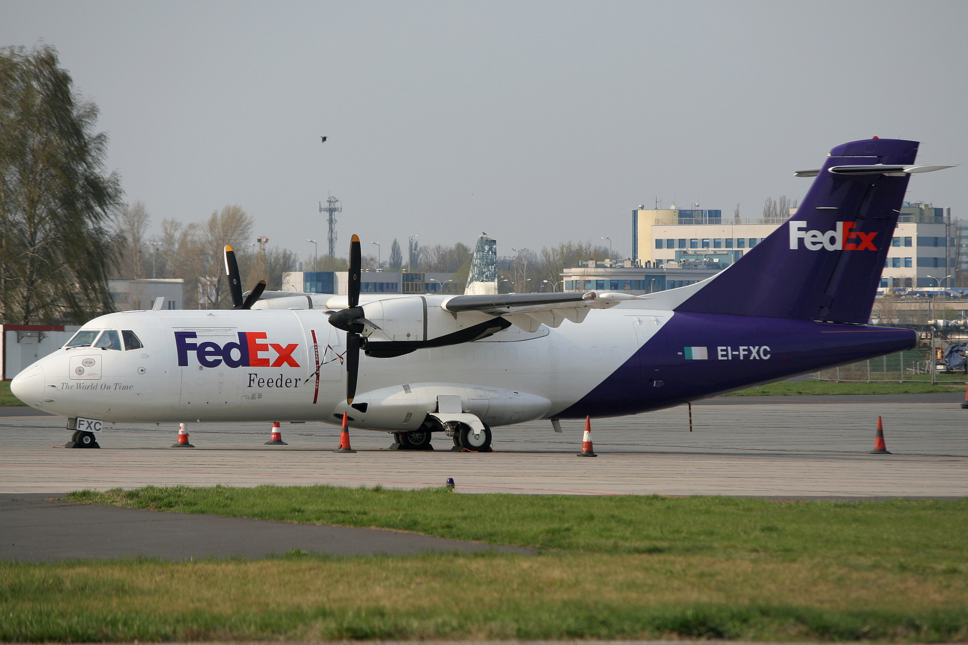 EI-FXC, FedEx - Air Contractors (Aircraft » EPWA Spotting » ATR 42)