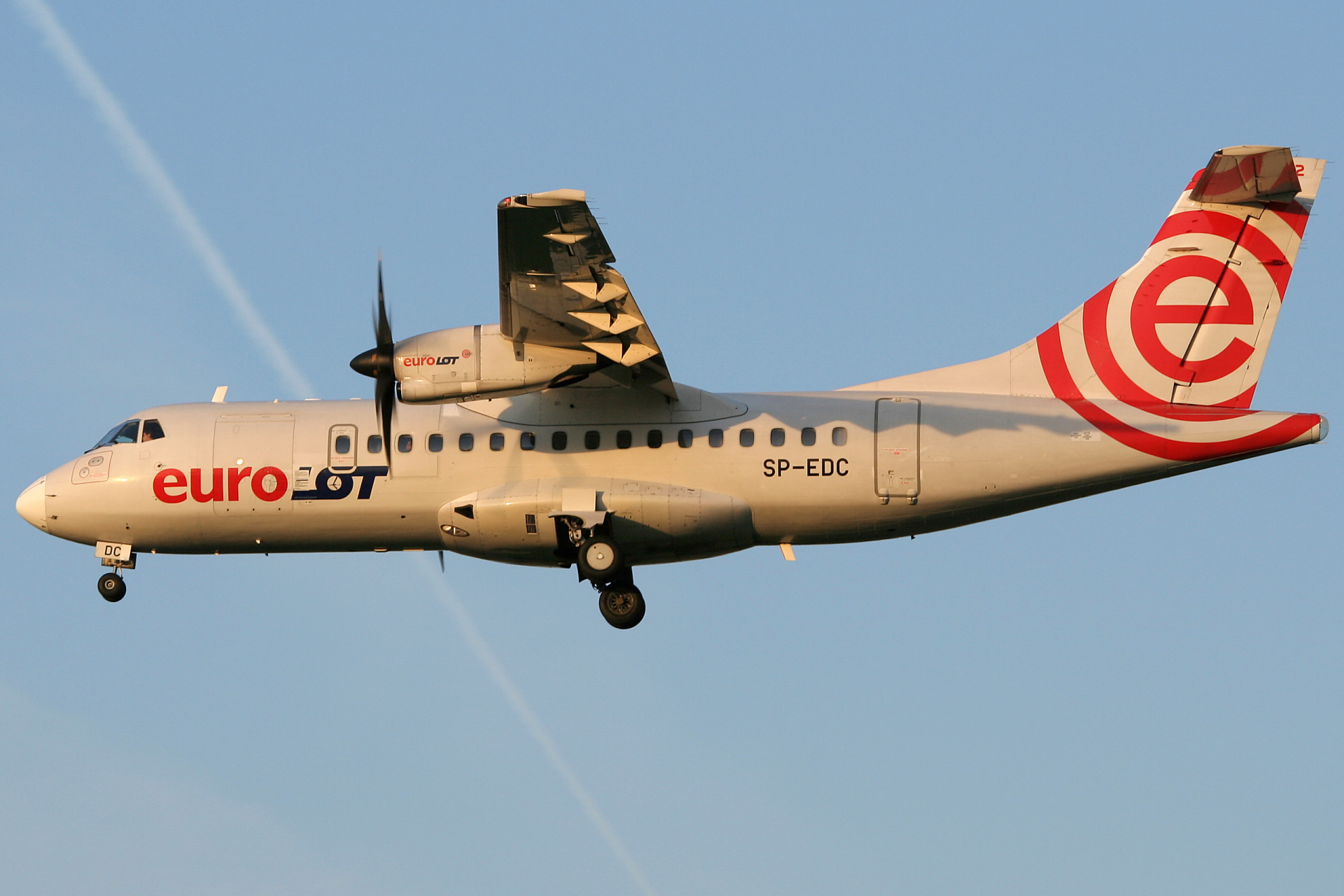 SP-EDC (Samoloty » Spotting na EPWA » ATR 42 » EuroLOT)
