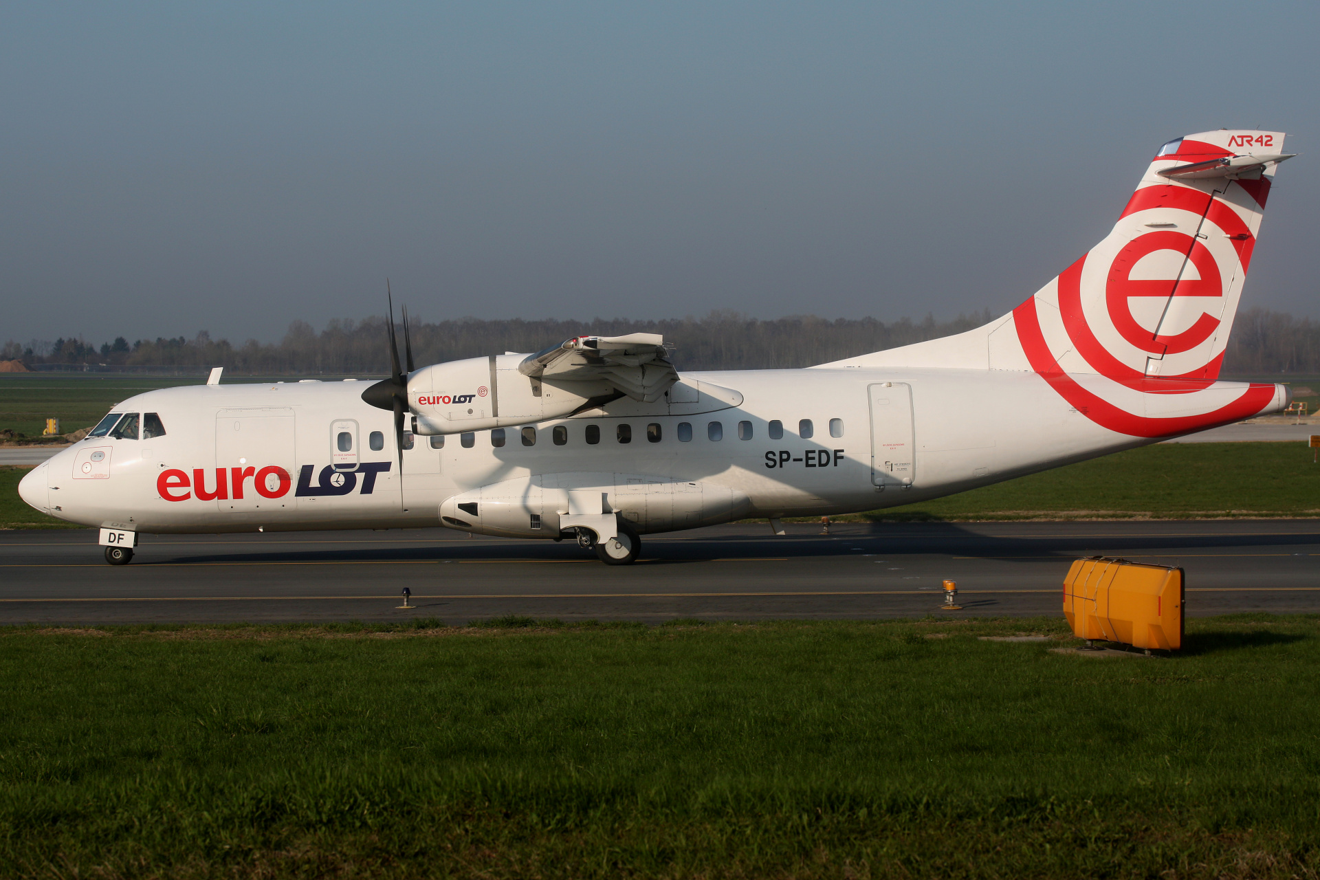 SP-EDF (Aircraft » EPWA Spotting » ATR 42 » EuroLOT)