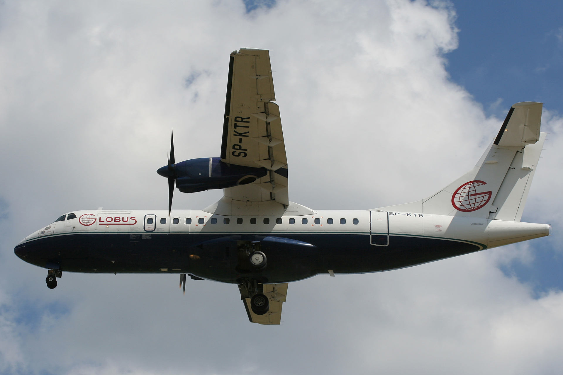 SP-KTR, Globus (White Eagle Aviation) (Samoloty » Spotting na EPWA » ATR 42)