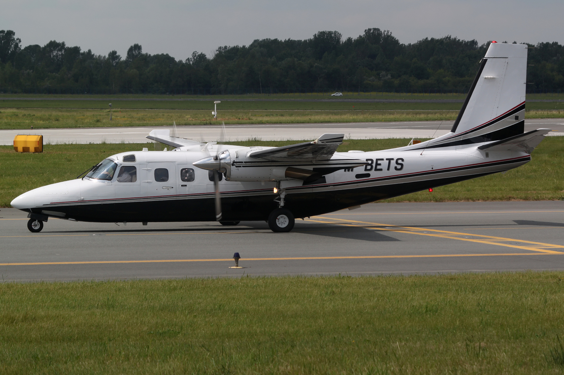 Rockwell 695A Jetprop 1000, M-BETS, private (Aircraft » EPWA Spotting » Aero Commander and revisions)