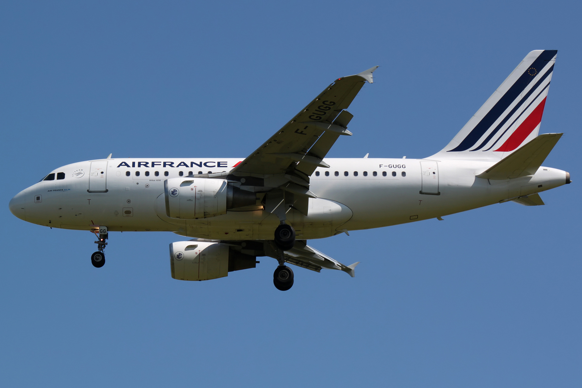 F-GUGG (Samoloty » Spotting na EPWA » Airbus A318-100 » Air France)