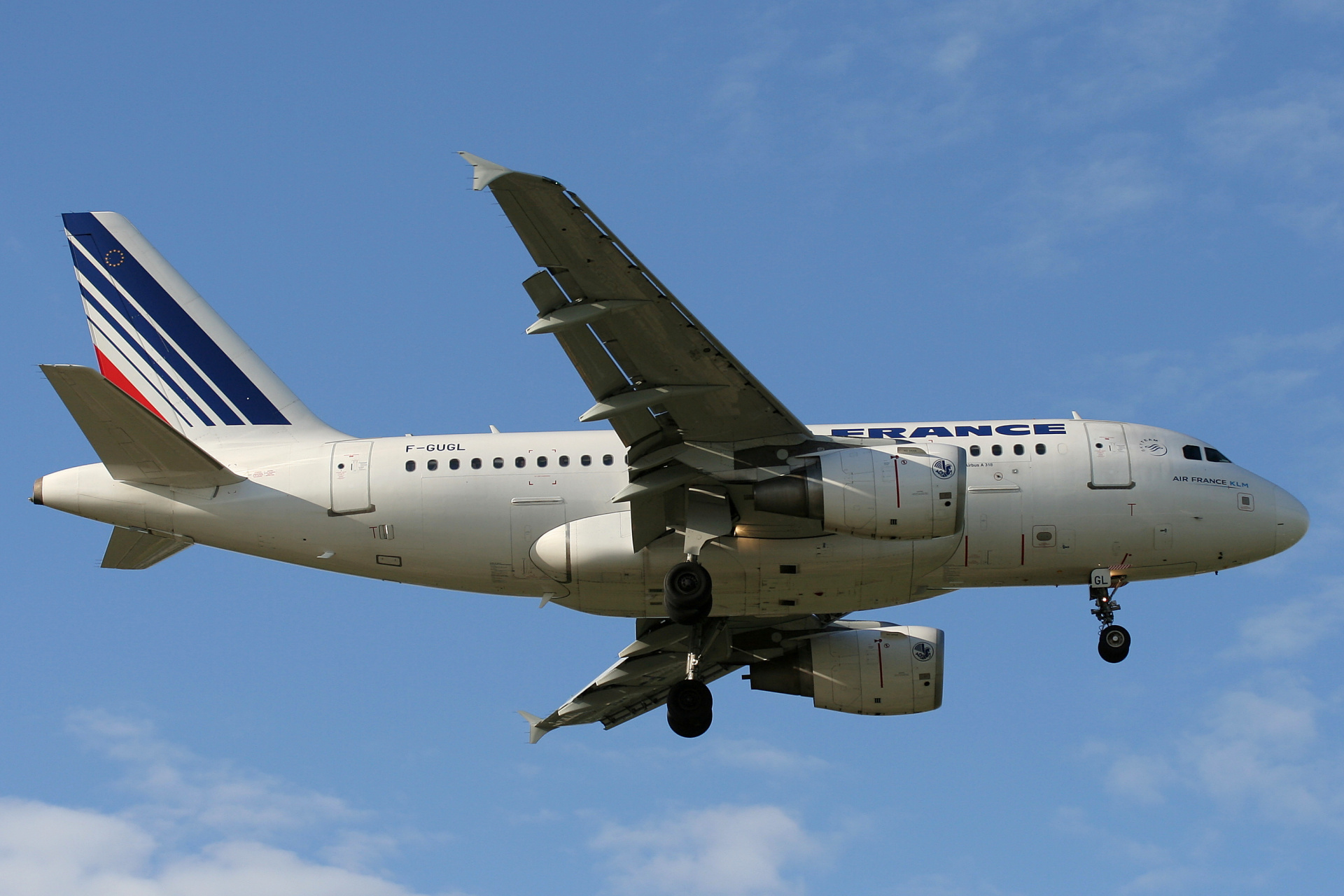 F-GUGL (Aircraft » EPWA Spotting » Airbus A318-100 » Air France)